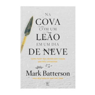Na cova com um leão em um dia de nve